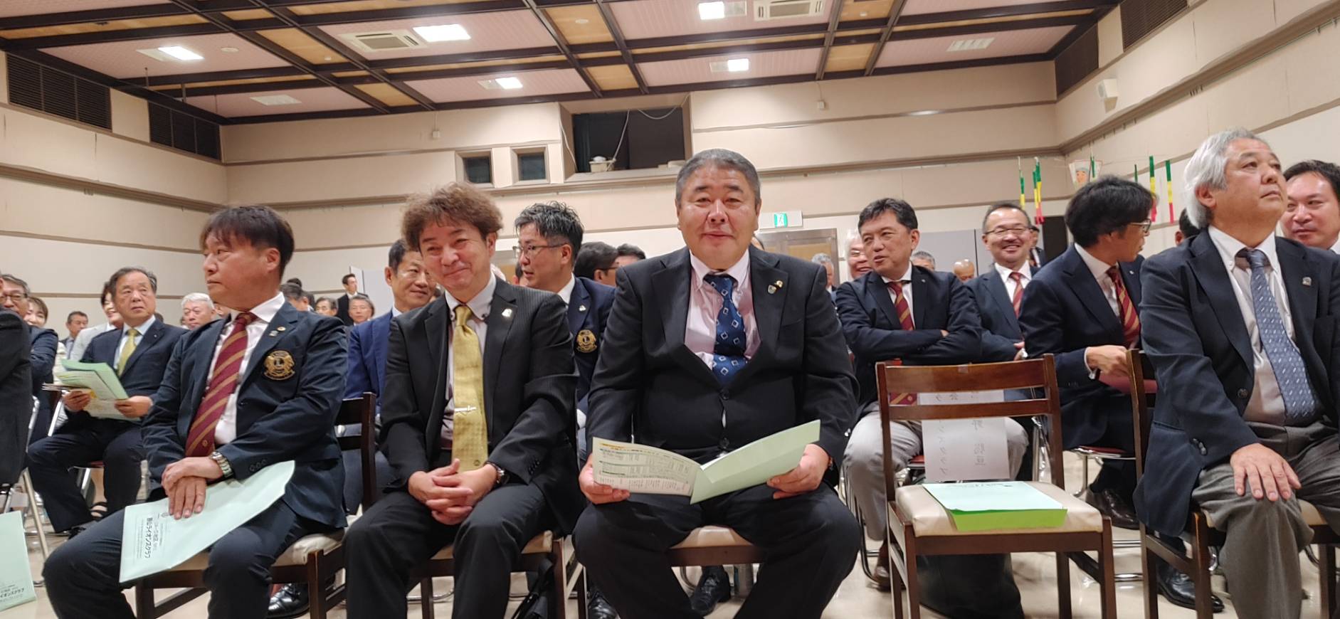 ガバナー公式訪問例会に参加するメンバー